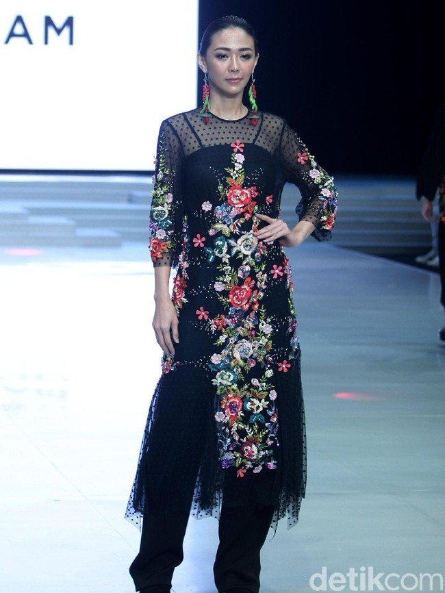 Fashion show Malik Moestaram di Indonesia Fashion Week 2018 ini mengangkat tema Peintures Anciennes di Jakarta Convention Center. Sabtu [31/3/2018]. [Foto: Mohammad Abduh/Wolipop]