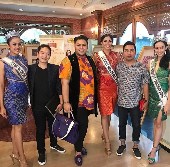 Ivan Gunawan juga memiliki tas Hermes berwarna ungu. Kali ini tas Hermes yang dibawanya merupakan seri Kelly yang harganya mencapai US$ 18.900 atau sekitar Rp 259,9 juta. Foto: Instagram