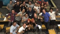 Uccio di antara para kerabat Rossi saat merayakan ulang tahunnya yang ke-39 pada Februari lalu. (Foto: instagram @valeyellow46)