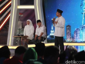 Panasnya Debat Perdana Khofifah dan Gus Ipul