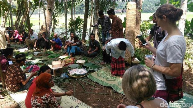 Tradisi Tawu Beji di Purworejo.