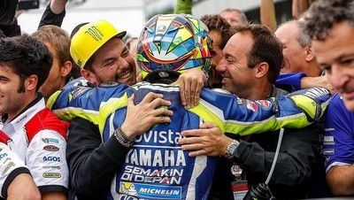 Potret Kedekatan Uccio dengan Rossi