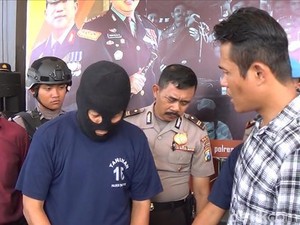 Orientasi Seks Menyimpang di Balik Penipuan Oknum Eks PNS Kediri