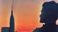 Saat tur di New York, Danny pun sempat berfoto dengan latar senja dan Empire State. Ganteng banget bang! (@TheScript_Danny/Twitter)