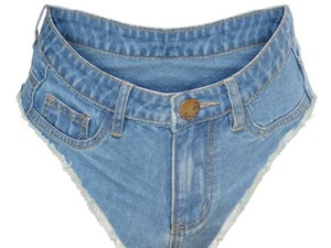 Mengekspos Bokong, Celana Jeans Aneh Ini Berbentuk Underwear