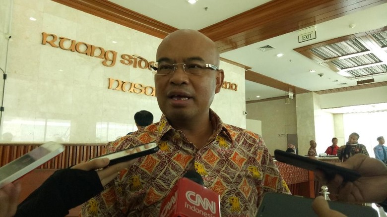 Catatan Tajam Desmond untuk Gerakan Amien Rais Catatan Tajam Desmond untuk Gerakan Amien Rais