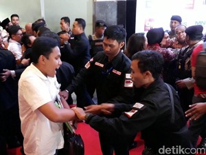 Sempat Ada Ricuh Sebelum Debat Cagub Jatim 2018 Dimulai
