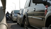 Lalu lintas dari arah Jalan Pramuka menuju Jalan Proklamasi yang macet parah.