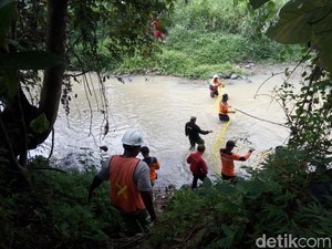 Ada Buaya Lepas di Sungai Sasak Sukoharjo, Tim SAR Pasang Jaring