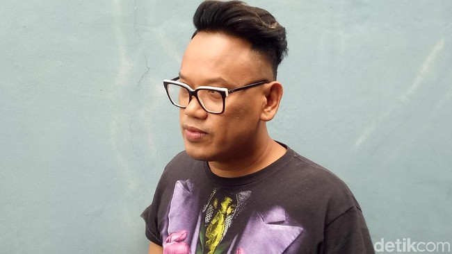 Labrak Deddy Corbuzier, Uya Kuya Tak Suka Diomongin dari Belakang