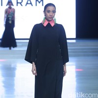 Fashion show Malik Moestaram di Indonesia Fashion Week 2018 ini mengangkat tema Peintures Anciennes di Jakarta Convention Center. Sabtu [31/3/2018]. [Foto: Mohammad Abduh/Wolipop]