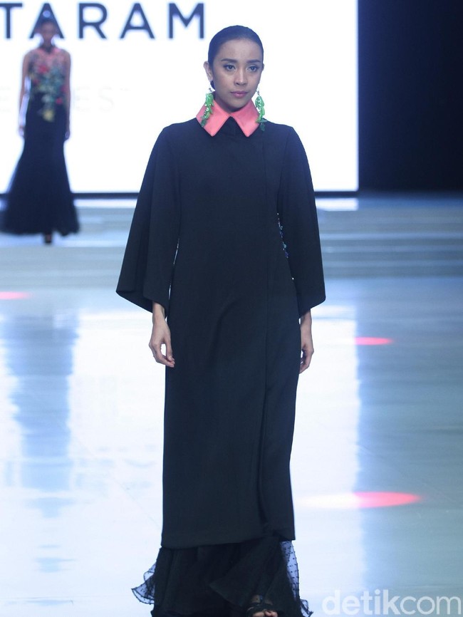 Fashion show Malik Moestaram di Indonesia Fashion Week 2018 ini mengangkat tema Peintures Anciennes di Jakarta Convention Center. Sabtu [31/3/2018]. [Foto: Mohammad Abduh/Wolipop]