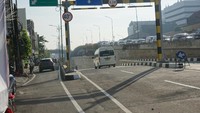 Foto: Underpass ini juga menghubungkan ke arah Jatinegara. Mobil hingga motor pun silih berganti melintas di underpass. Fotografer: Ibnu Hariyanto/detikcom