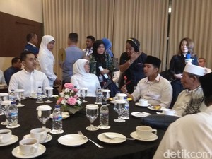 Suasana di Balik Layar saat Khofifah-Emil Menunggu Debat Dimulai