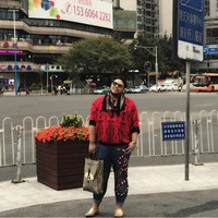 Selain merek Hermes, Ivan Gunawan juga menyukai tas Gucci. Ivan terlihat menenteng tas Gucci seri Bee-Print GG Supreme seharga US$ 1.250 atau sekitar Rp 17 jutaan. Foto: Instagram