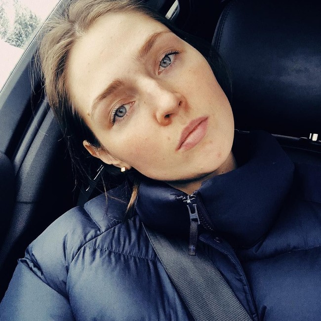 Memiliki bola mata yang berwarna hijau terang, membuat penampilan Zavarzina semakin menawan. Foto: Instagram