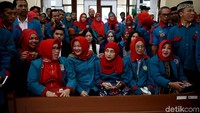 Seluruh kader dan simpatisan juga hadir dalam pembacaan putusan.