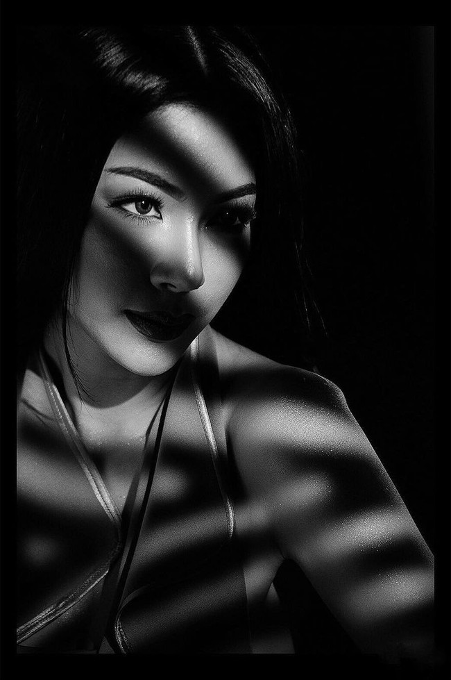 Ivan Gunawan mengakui kini telah menjalin hubungan dengan Faye Malisorn. Ya aku cuma minta doanya aja sekarang. Hubungan saya bisa langgeng, jadi dia namanya Maley, sekarang maunya dipanggil Melati. Dr naman Malison artinya Jasmine, Jasmine bahasa indonesianya kan melati,” katanya saat diwawancara media seperti dikutip dari detikhot.com. Foto: Instagram