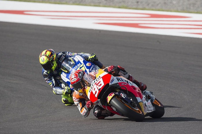 RIO HONDO, ARGENTINA - APRIL 19:  Marc Marquez of Spain and Repsol Honda Team
 leads Valentino Rossi of Italy and Movistar Yamaha MotoGP during the MotoGP race during the MotoGp of Argentina - Race at  on April 19, 2015 in Rio Hondo, Argentina.  (Photo by Mirco Lazzari gp/Getty Images)