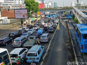 Ini yang Bikin Macet Horor di Matraman