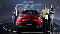 Desain headlamp yang iconic membuat mobil ini terlihat lebih eyecatching.