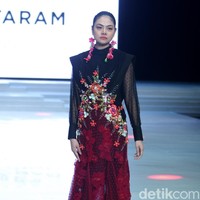 Fashion show Malik Moestaram di Indonesia Fashion Week 2018 ini mengangkat tema Peintures Anciennes di Jakarta Convention Center. Sabtu [31/3/2018]. [Foto: Mohammad Abduh/Wolipop]