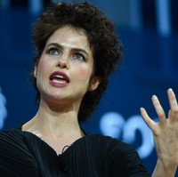 Wanita 42 tahun itu terlahir dari ayah berkebangsaan Amerika dan ibu Israel. Sebelum menjadi profesor prosefor di MIT (Massachusetts Institute of Technology), Neri pun pernah mengikuti wajib militer di Israel ketika muda. (Foto: Getty Images)