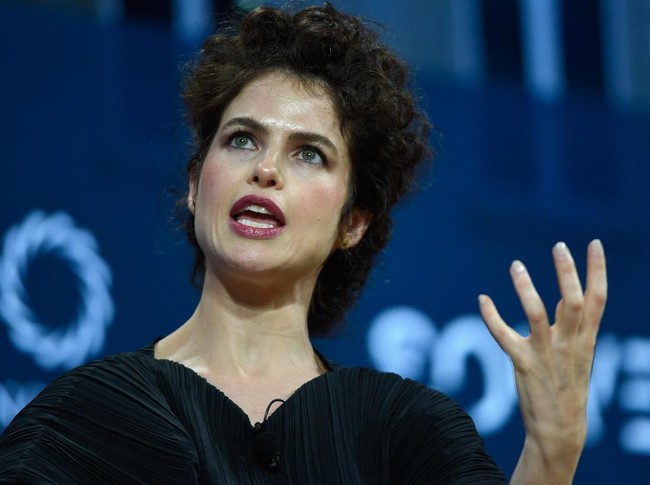 Wanita 42 tahun itu terlahir dari ayah berkebangsaan Amerika dan ibu Israel. Sebelum menjadi profesor prosefor di MIT (Massachusetts Institute of Technology), Neri pun pernah mengikuti wajib militer di Israel ketika muda. (Foto: Getty Images)