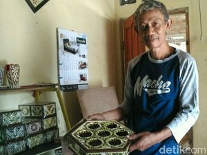Di Tangan Pria Ini Limbah Kaca Diolah Jadi Produk Mosaik