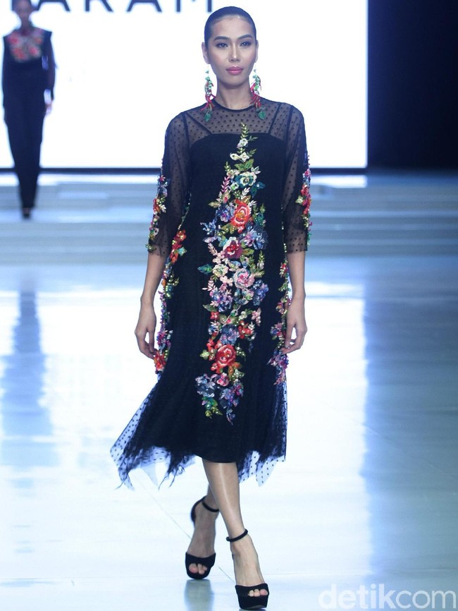 Fashion show Malik Moestaram di Indonesia Fashion Week 2018 ini mengangkat tema Peintures Anciennes di Jakarta Convention Center. Sabtu [31/3/2018]. [Foto: Mohammad Abduh/Wolipop]