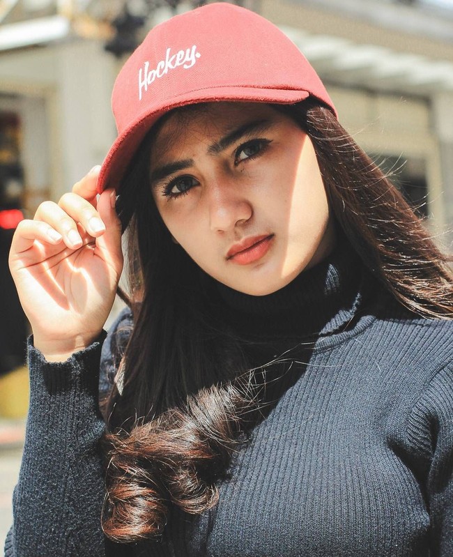 Hingga saat ini akun Instagram Dinda Maulina telah memiliki lebih dari 334 ribu followers. Foto: Instagram