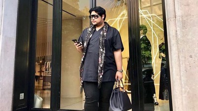 13 Gaya Mewah Ivan Gunawan Pakai Tas yang Harganya Mencapai Miliaran