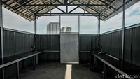 Dapur umum juga siap dipakai warga.