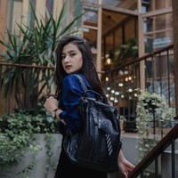 Siapa sangka waktu Dinda duduk di bangku SMA, dia iseng mengunggah foto di media sosial yang malah kini membuatnya mendapat rezeki melalui endorse. Foto: Instagram