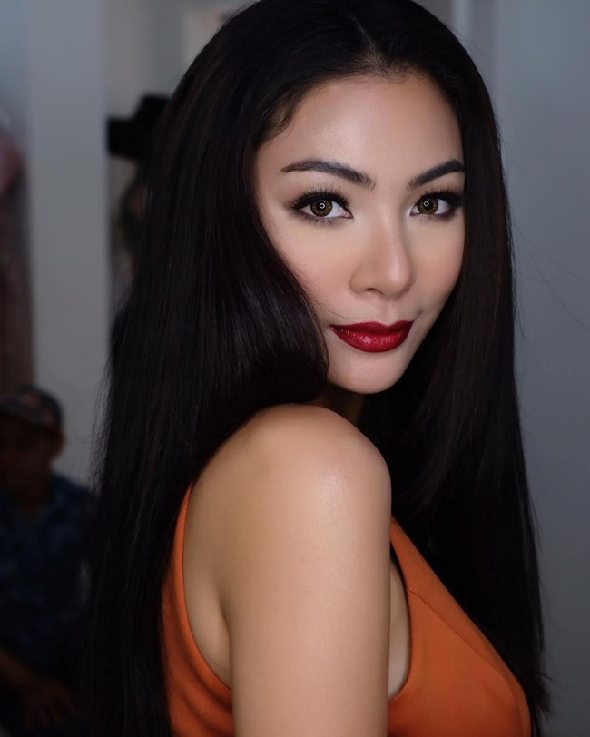Faye Malisorn tampil begitu memesona dalam pulasan makeup dari Ivan Gunawan.  Foto: Instagram