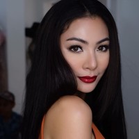 Faye Malisorn tampil begitu memesona dalam pulasan makeup dari Ivan Gunawan.  Foto: Instagram