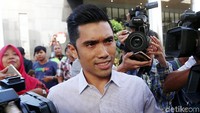 Direktur Utama PT Mugi Rekso Abadi (MRA) Maulana Indraguna Sutowo selesai diperiksa KPK selama 6 jam, Selasa (10/4/2018).