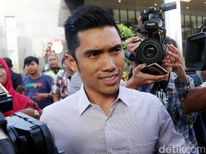 Suami Dian Sastro Diperiksa 6 Jam di KPK