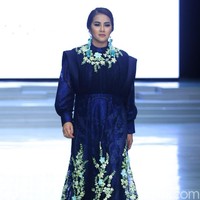 Fashion show Malik Moestaram di Indonesia Fashion Week 2018 ini mengangkat tema Peintures Anciennes di Jakarta Convention Center. Sabtu [31/3/2018]. [Foto: Mohammad Abduh/Wolipop]
