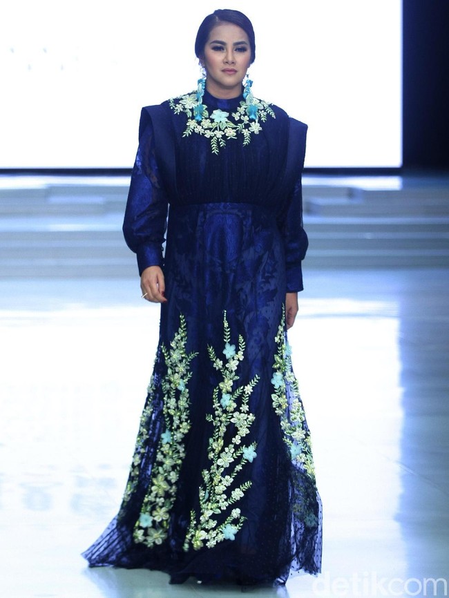 Fashion show Malik Moestaram di Indonesia Fashion Week 2018 ini mengangkat tema Peintures Anciennes di Jakarta Convention Center. Sabtu [31/3/2018]. [Foto: Mohammad Abduh/Wolipop]