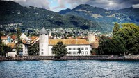 Musee Suisse du Jeu atau Swiss Museum of Games ada di tepi Danau Jenewa di Kota Tour de Peilz. Gedungnya bergaya abad pertengahan (awesome__88/Instagram)    