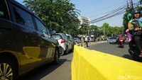 Kemacetan parah terjadi ruas Jalan Pramuka menuju Cikini. Hal itu disebabkan Jalan Proklamasi yang semula satu arah dibuat dua arah untuk uji coba Underpass Matraman.