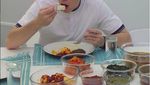 Awas! Jangan Gagal Fokus Sama Pose Makan Stefan William