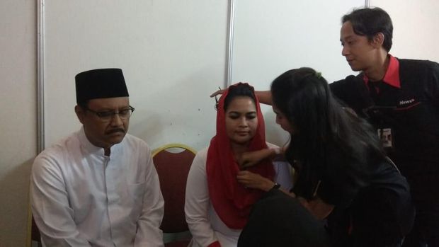Ini Rahasia Penampilan Ciamik Dua Paslon Debat Cagub Jatim