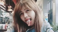 Kesamaan pola pikir serta obrolan membuat Rai langsung berpikir meminang Roza. (Dok. Instagram/salfaoza)