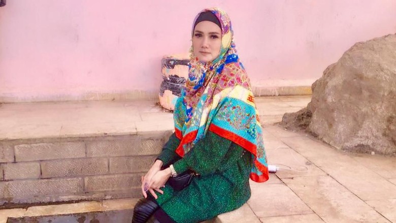 Berhijab tapi Celana Ketat, Mulan Jameela Kena Nyinyir (Lagi) Berhijab tapi Celana Ketat, Mulan Jameela Kena Nyinyir (Lagi)