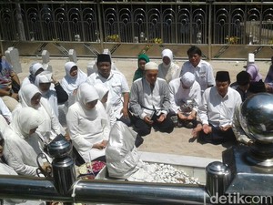 Tak Ada Persiapan Khusus soal Debat, Khofifah: Tak Perlu Wayangan
