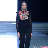 Fashion show Malik Moestaram di Indonesia Fashion Week 2018 ini mengangkat tema Peintures Anciennes di Jakarta Convention Center. Sabtu [31/3/2018]. [Foto: Mohammad Abduh/Wolipop]