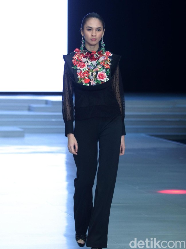 Fashion show Malik Moestaram di Indonesia Fashion Week 2018 ini mengangkat tema Peintures Anciennes di Jakarta Convention Center. Sabtu [31/3/2018]. [Foto: Mohammad Abduh/Wolipop]