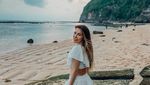 Foto Liburan Istri Mendiang Bos Playboy di Bali